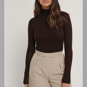 MANGO DARK BROWN TURTLENECK TOP